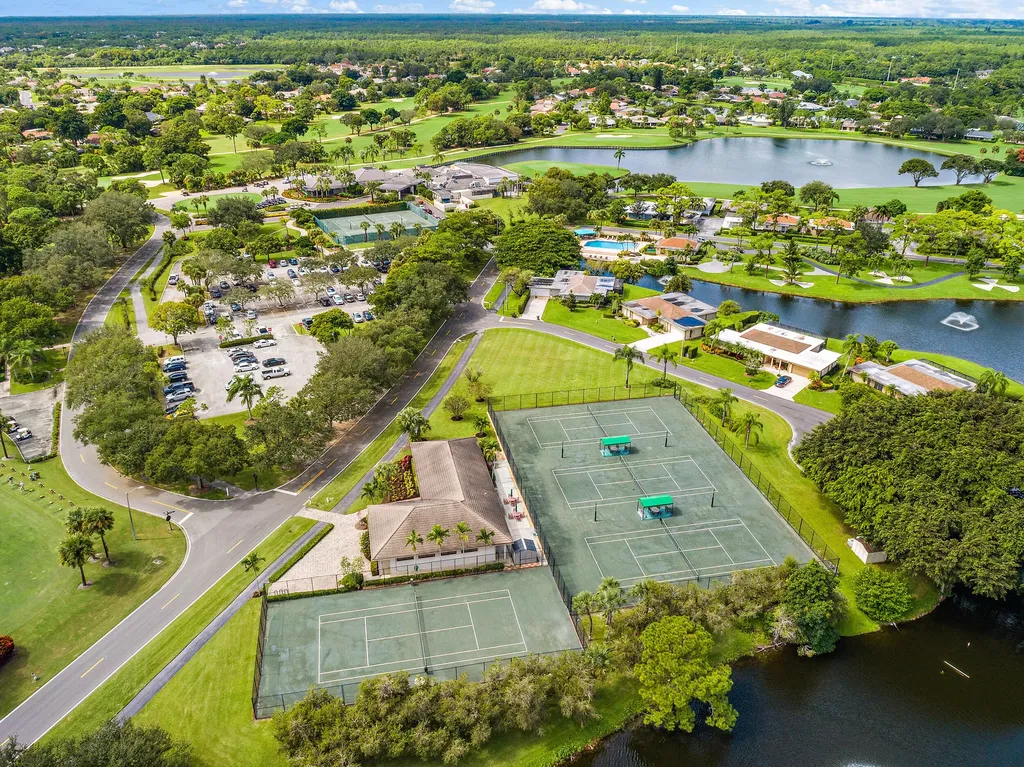 6866 Briarlake Circle Palm Beach Gardens FL 33418