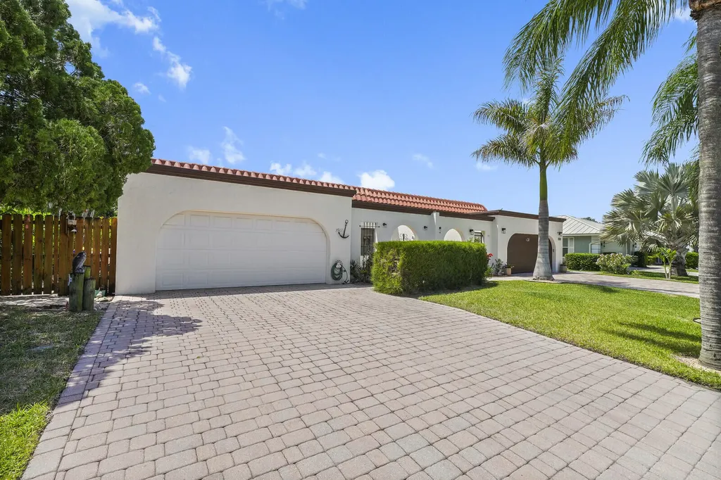 3922 SE Fairway W Stuart FL 34997