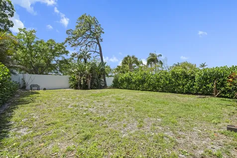 3922 SE Fairway W Stuart FL 34997