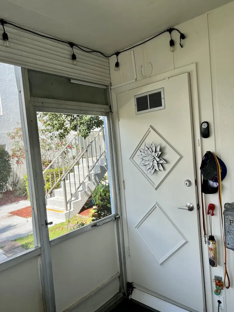 390 Saxony Delray Beach FL 33446
