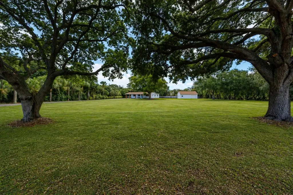 8781 N Virginia Avenue Palm Beach Gardens FL 33418