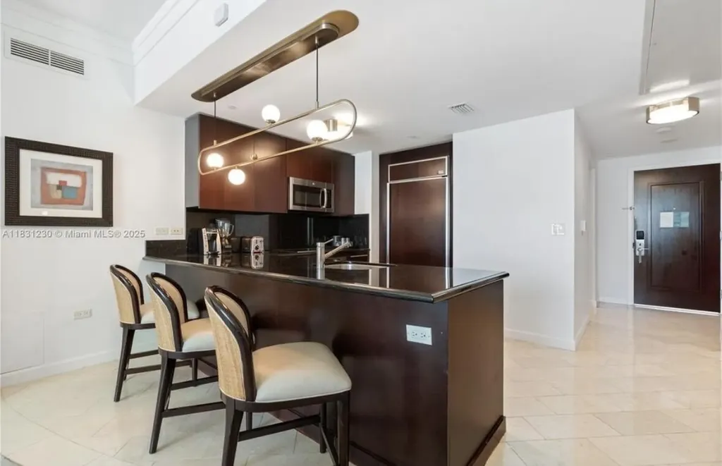 4391 Collins Avenue Miami Beach FL 33140