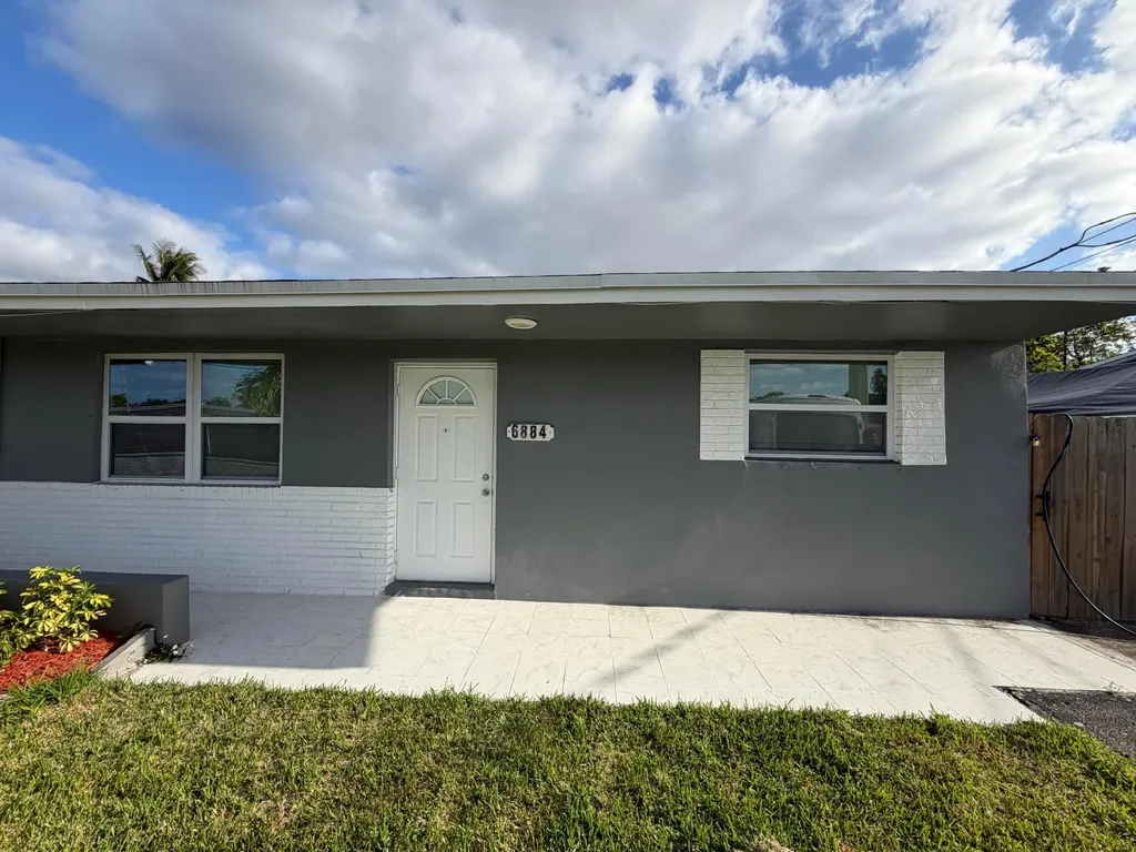 6884 SW 15th Street North Lauderdale FL 33068