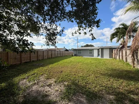 6884 SW 15th Street North Lauderdale FL 33068