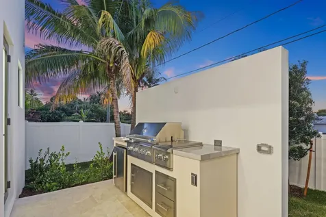 2015 NE 4th Avenue Wilton Manors FL 33305