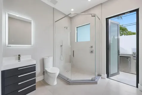 2015 NE 4th Avenue Wilton Manors FL 33305