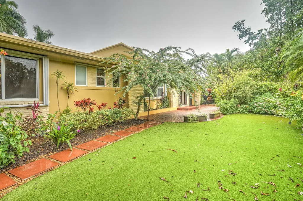 216 32nd Street West Palm Beach FL 33407