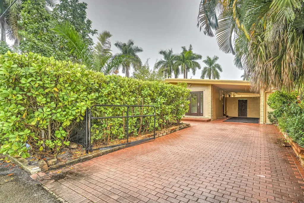 216 32nd Street West Palm Beach FL 33407