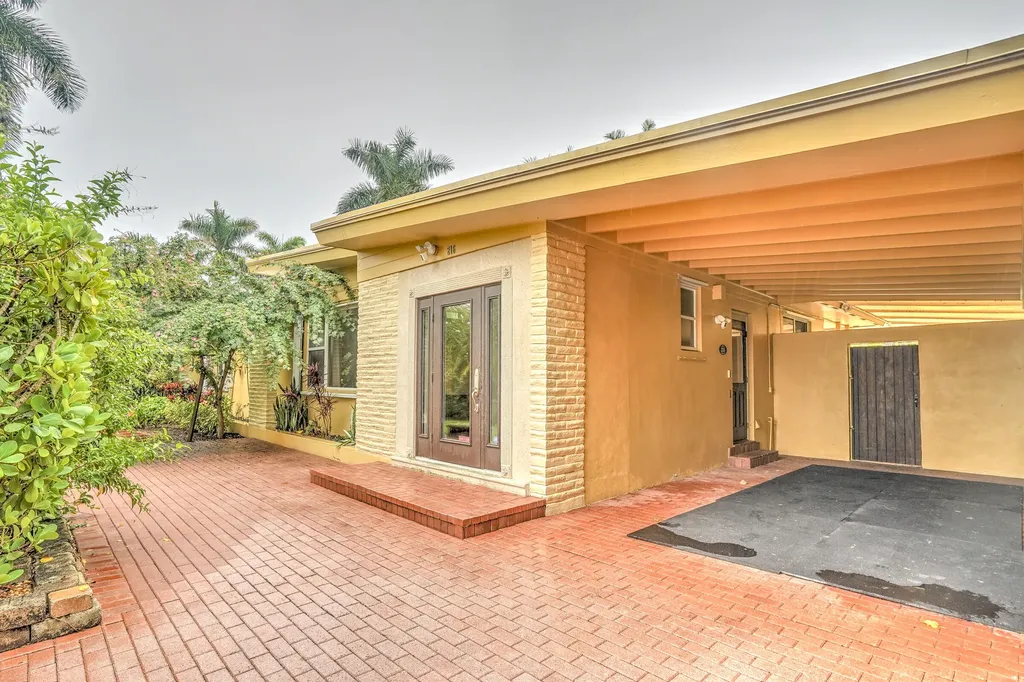216 32nd Street West Palm Beach FL 33407