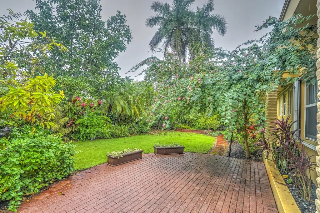 216 32nd Street West Palm Beach FL 33407