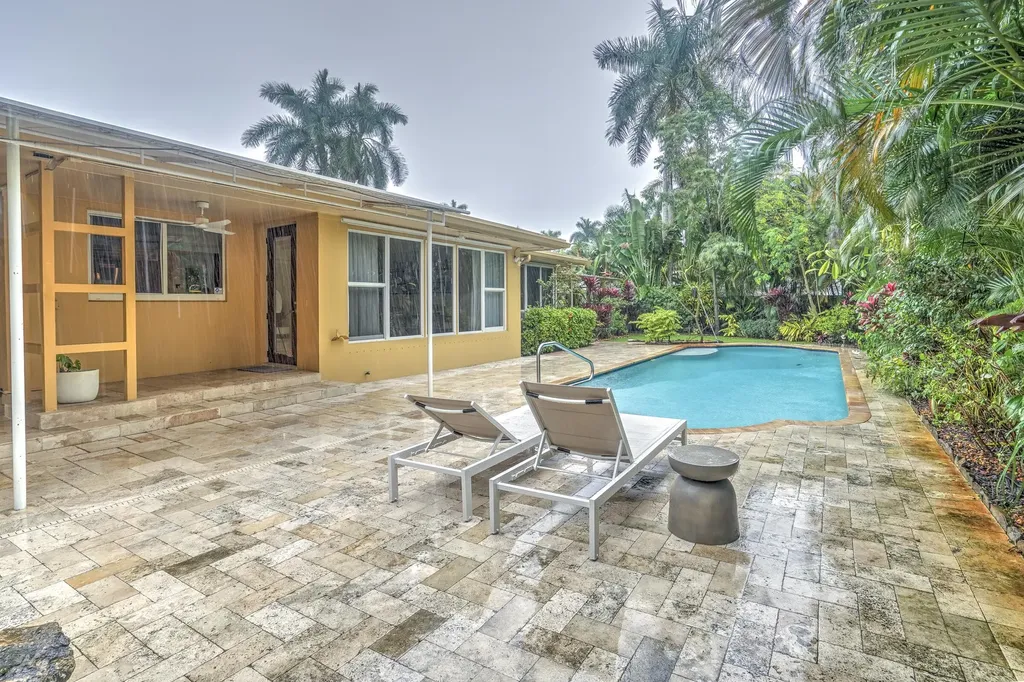 216 32nd Street West Palm Beach FL 33407