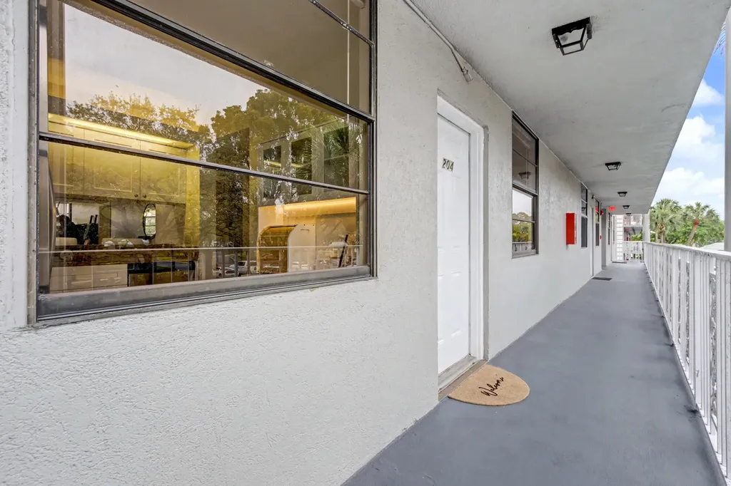 1518 Whitehall Drive Davie FL 33324