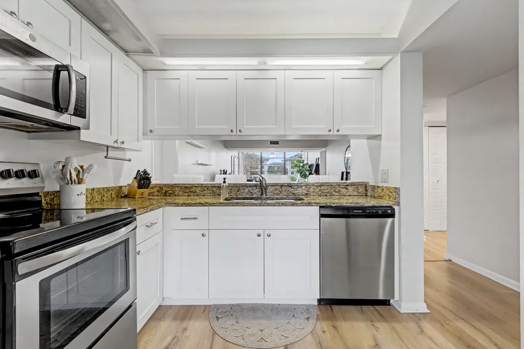 1518 Whitehall Drive Davie FL 33324