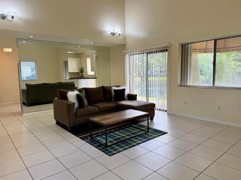 3345 NW 101st Avenue Sunrise FL 33351
