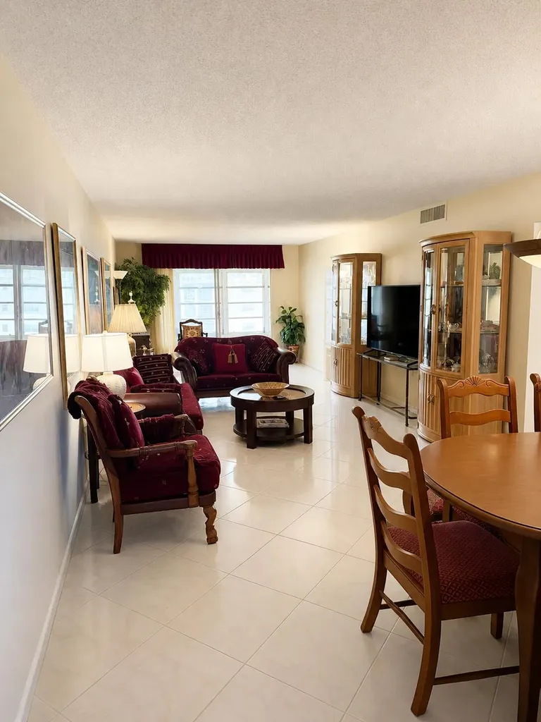 4037 Guildford C Boca Raton FL 33434