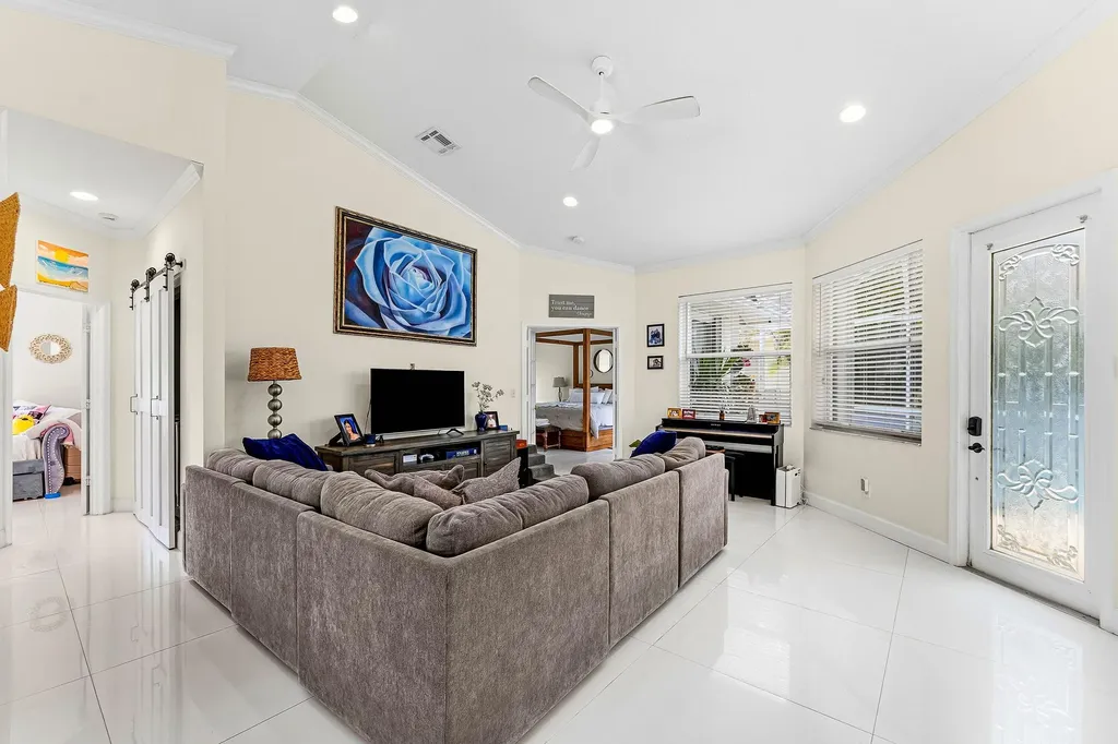 104 Hidden Hollow Palm Beach Gardens FL 33418