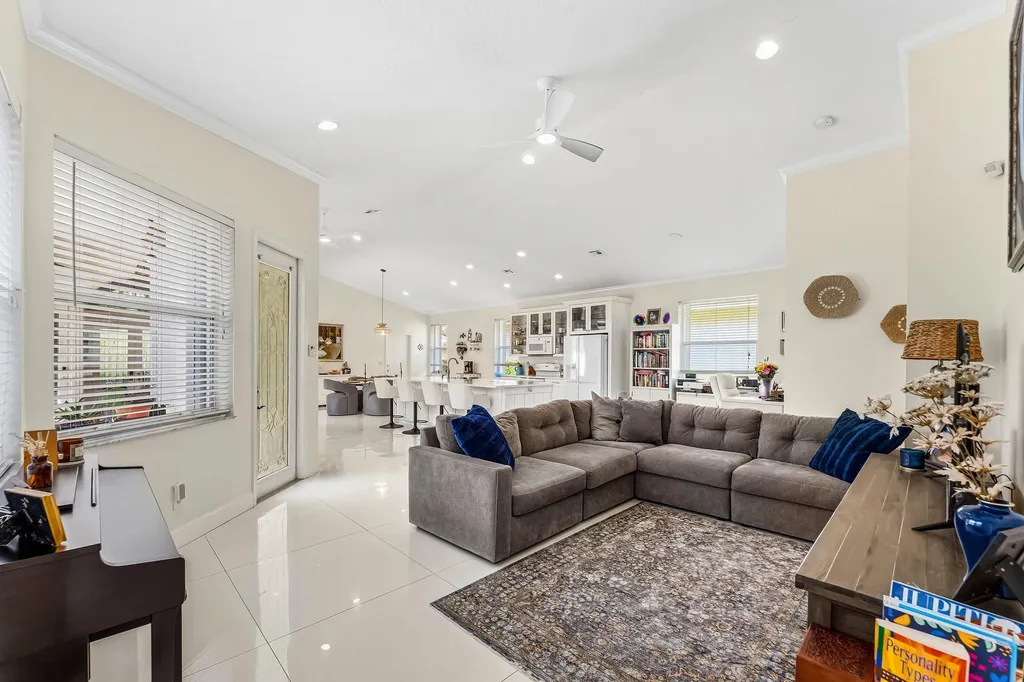 104 Hidden Hollow Palm Beach Gardens FL 33418