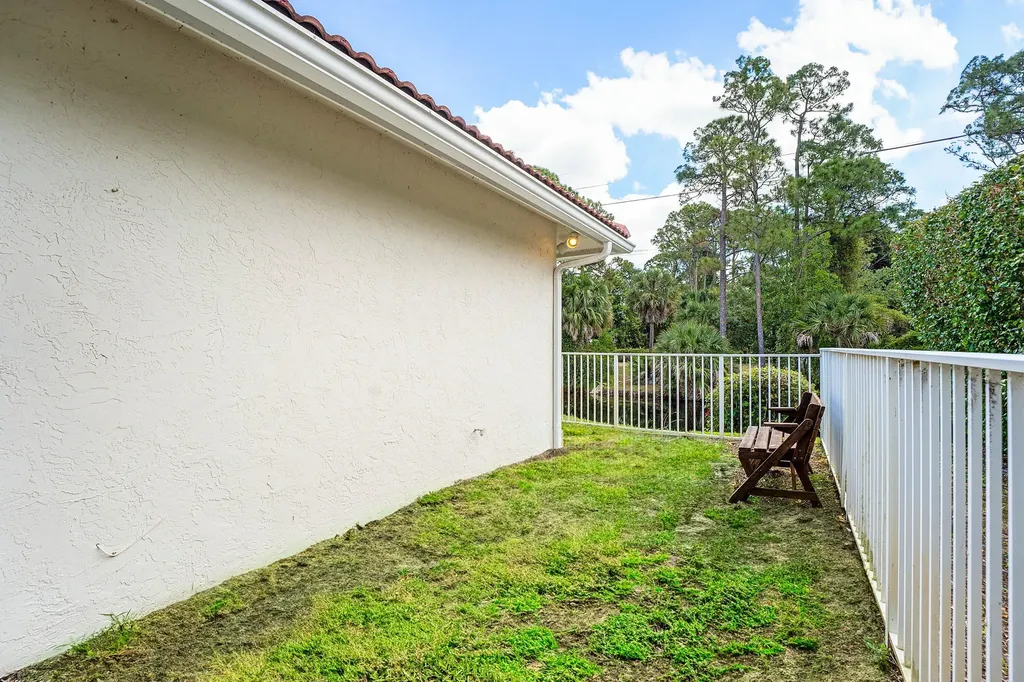 104 Hidden Hollow Palm Beach Gardens FL 33418