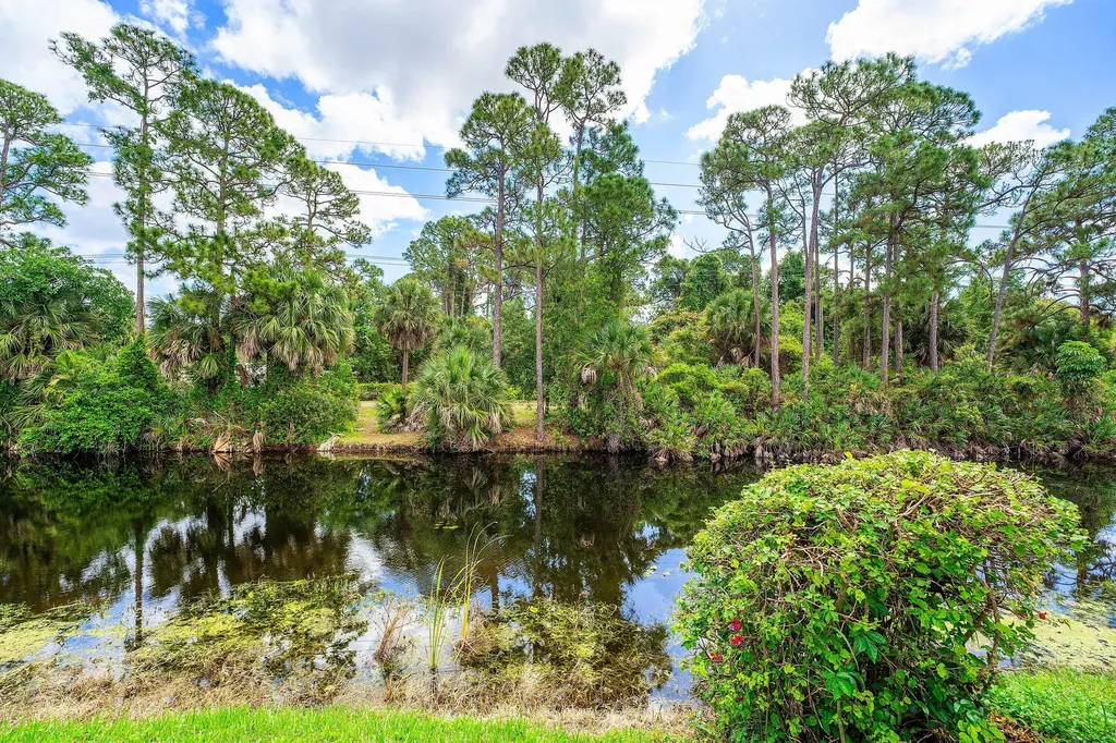 104 Hidden Hollow Palm Beach Gardens FL 33418