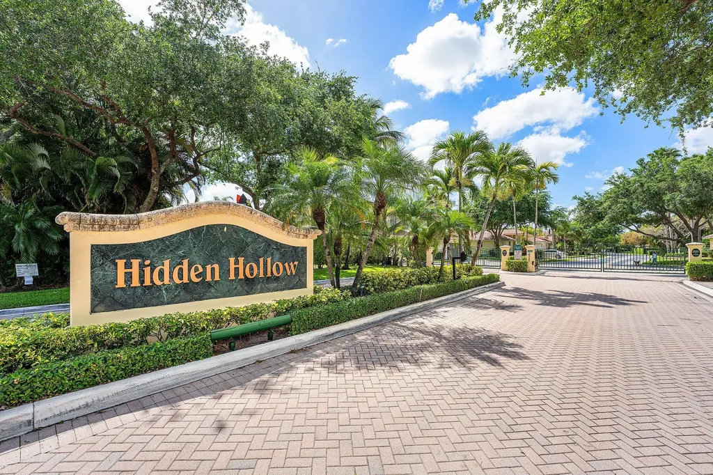 104 Hidden Hollow Palm Beach Gardens FL 33418