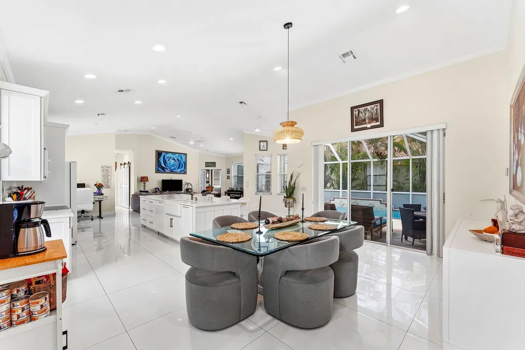104 Hidden Hollow Palm Beach Gardens FL 33418