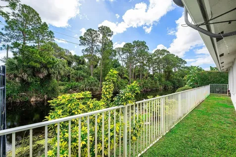 104 Hidden Hollow Palm Beach Gardens FL 33418