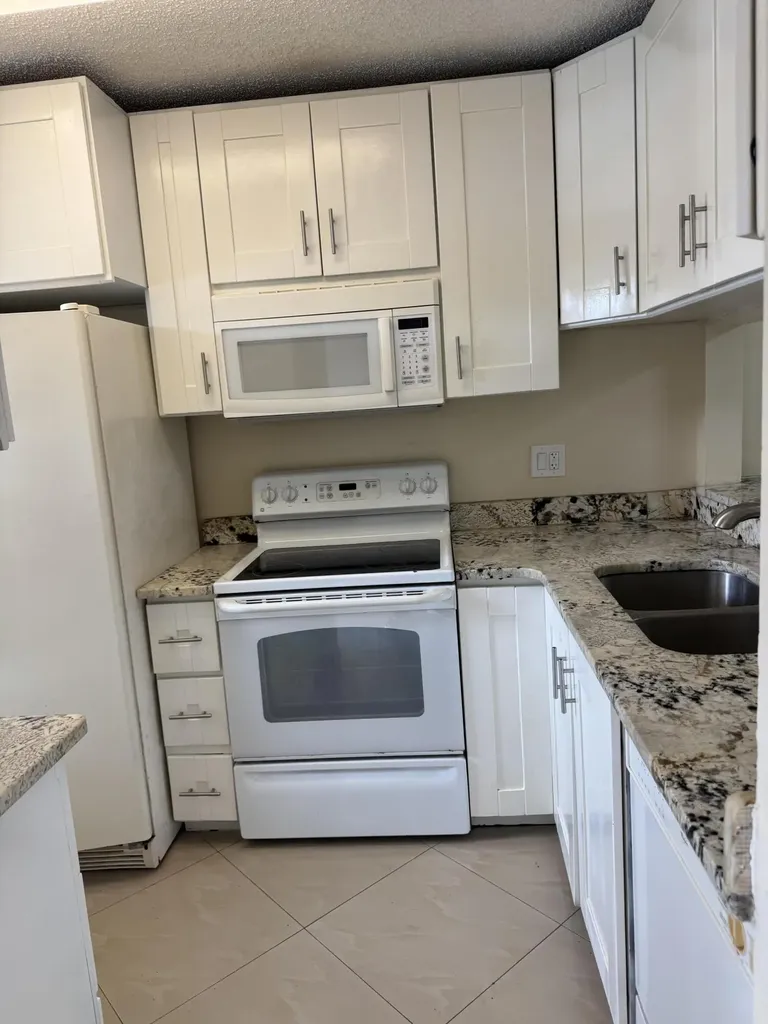 9921 Three Lakes Circle Boca Raton FL 33428