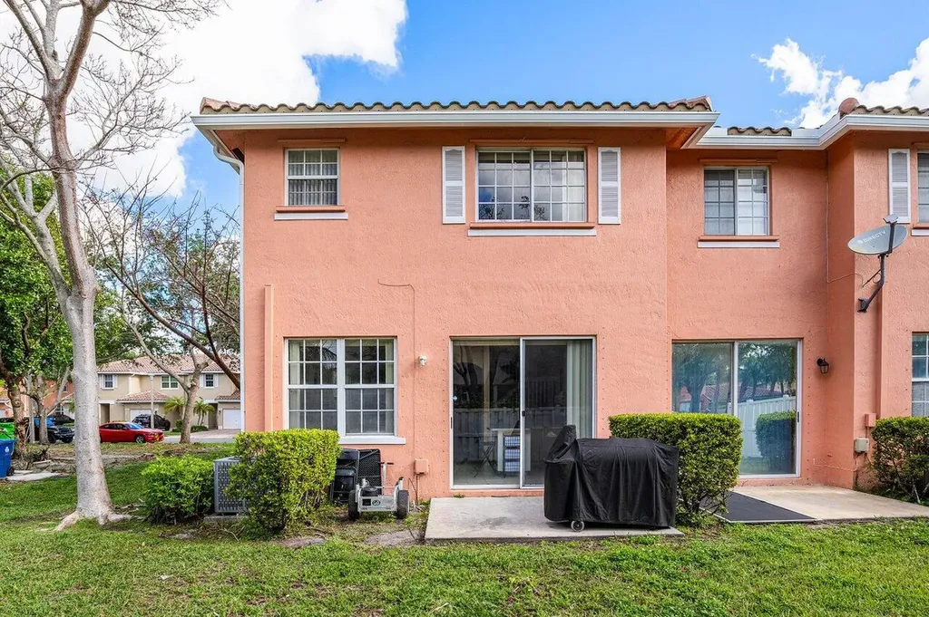 9090 NW 40th Place Sunrise FL 33351