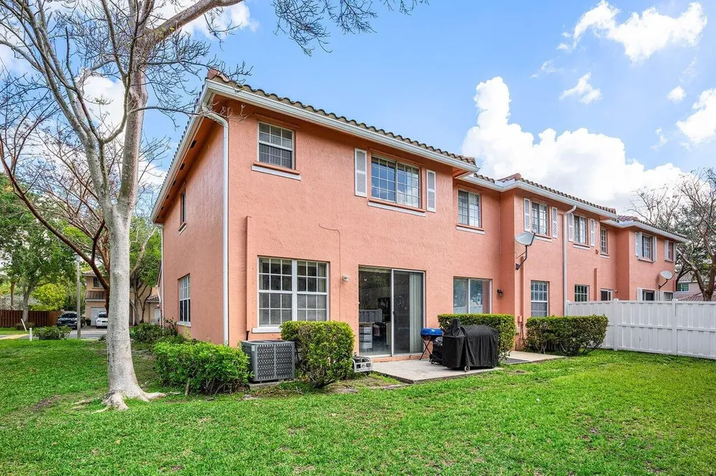 9090 NW 40th Place Sunrise FL 33351