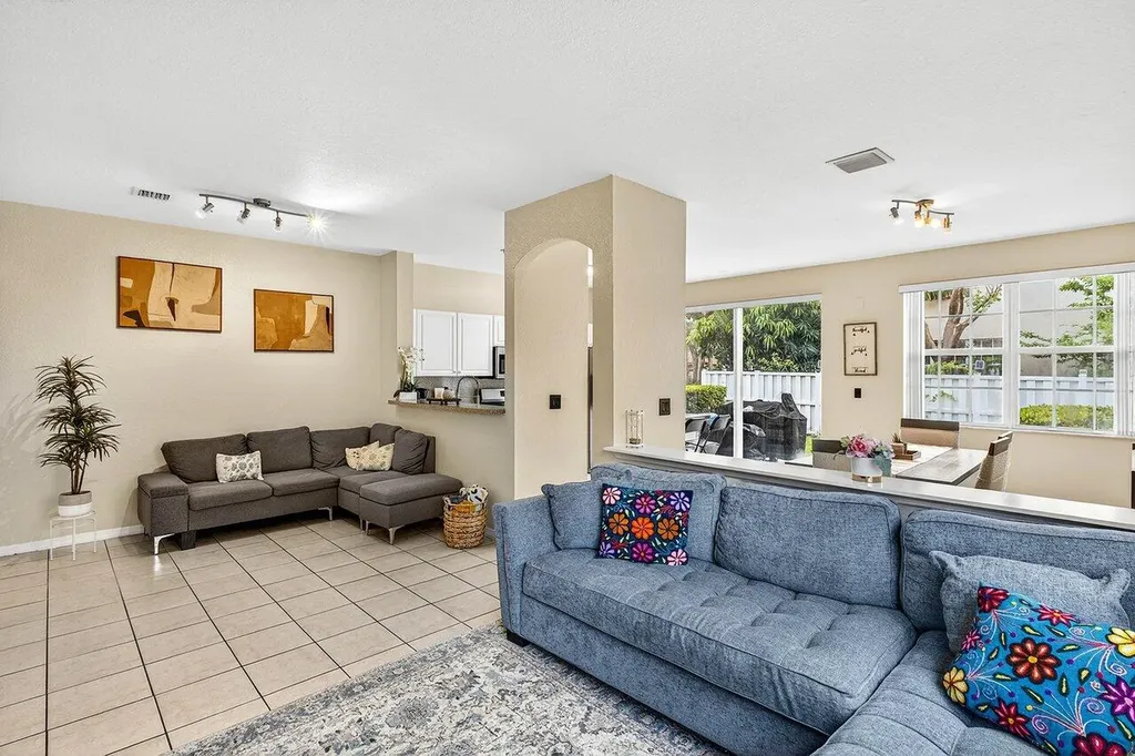 9090 NW 40th Place Sunrise FL 33351