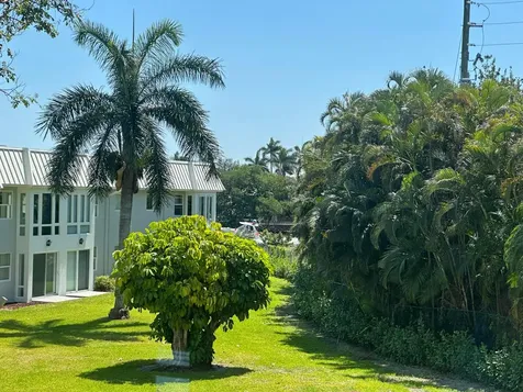 33 Colonial Club Drive Boynton Beach FL 33435