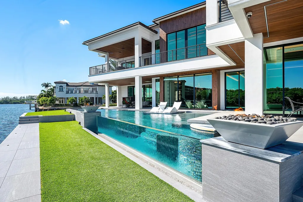 2934 NE 8th Avenue Boca Raton FL 33431