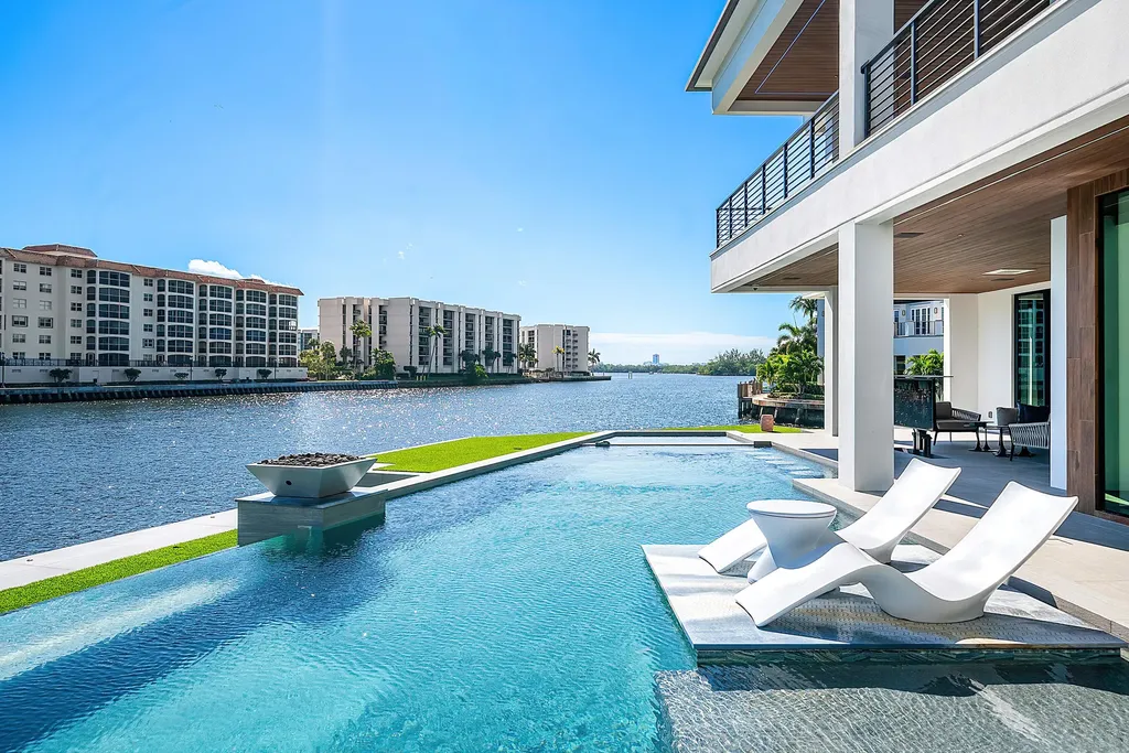 2934 NE 8th Avenue Boca Raton FL 33431