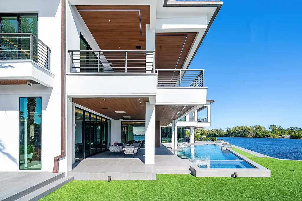 2934 NE 8th Avenue Boca Raton FL 33431