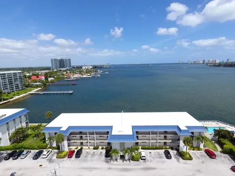 400 Wilma Circle Riviera Beach FL 33404