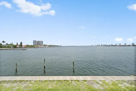 400 Wilma Circle Riviera Beach FL 33404