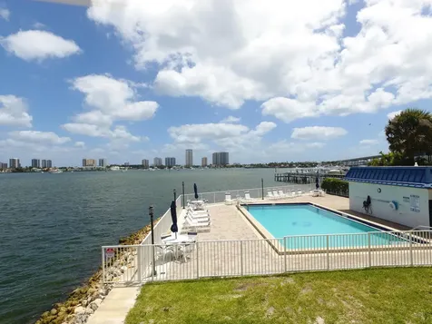 400 Wilma Circle Riviera Beach FL 33404
