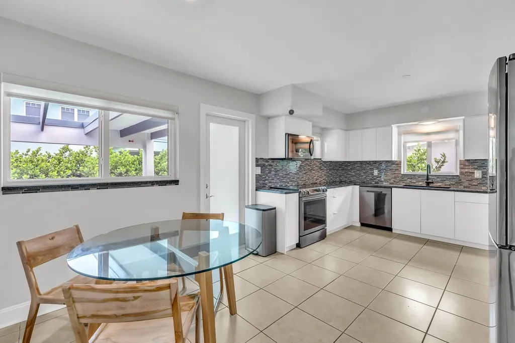 2812 NE 27th Street Lighthouse Point FL 33064