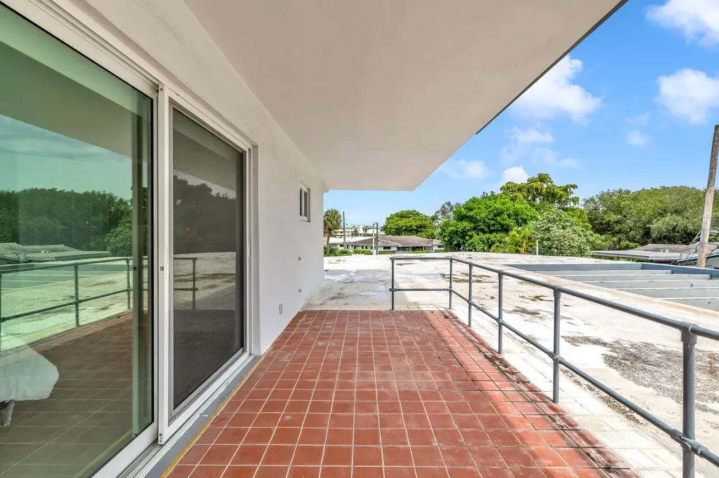 2812 NE 27th Street Lighthouse Point FL 33064