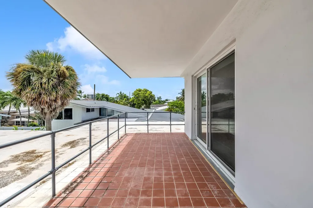 2812 NE 27th Street Lighthouse Point FL 33064