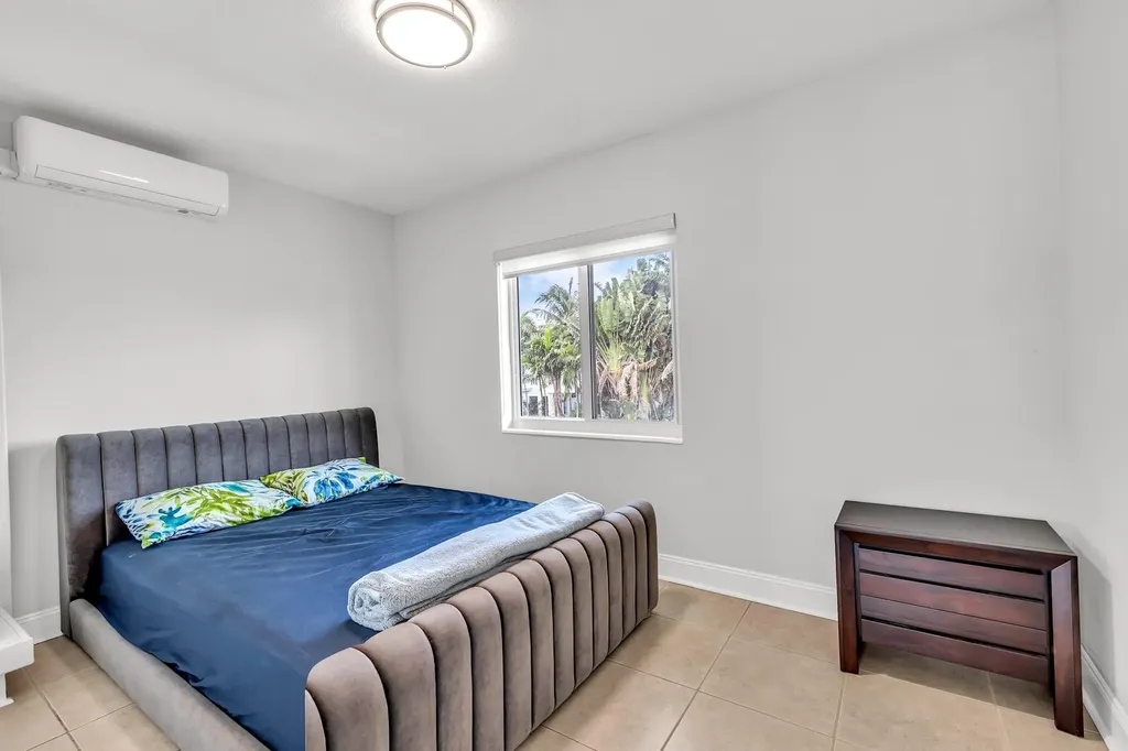 2812 NE 27th Street Lighthouse Point FL 33064