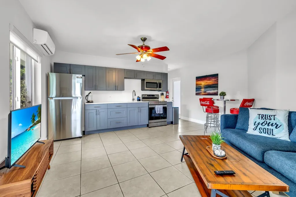 2812 NE 27th Street Lighthouse Point FL 33064