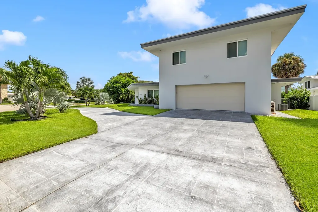 2812 NE 27th Street Lighthouse Point FL 33064