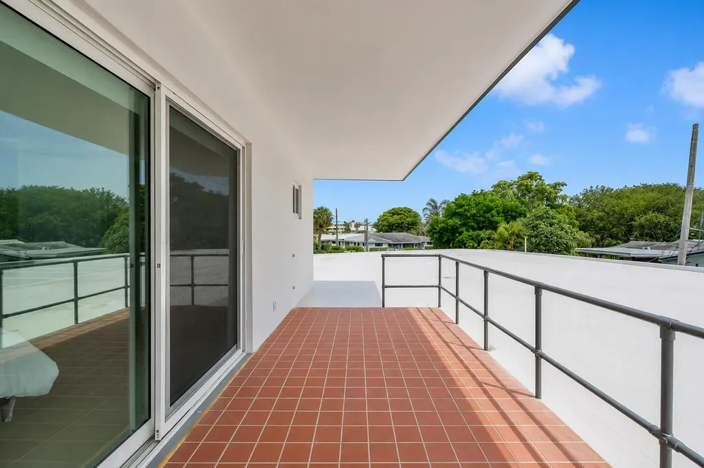 2812 NE 27th Street Lighthouse Point FL 33064