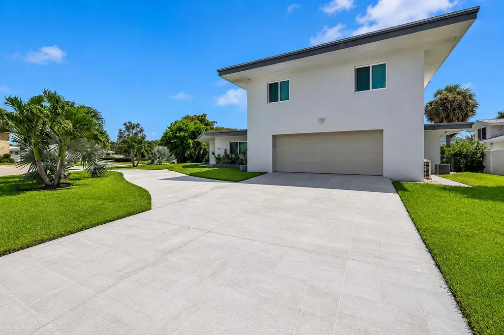 2812 NE 27th Street Lighthouse Point FL 33064