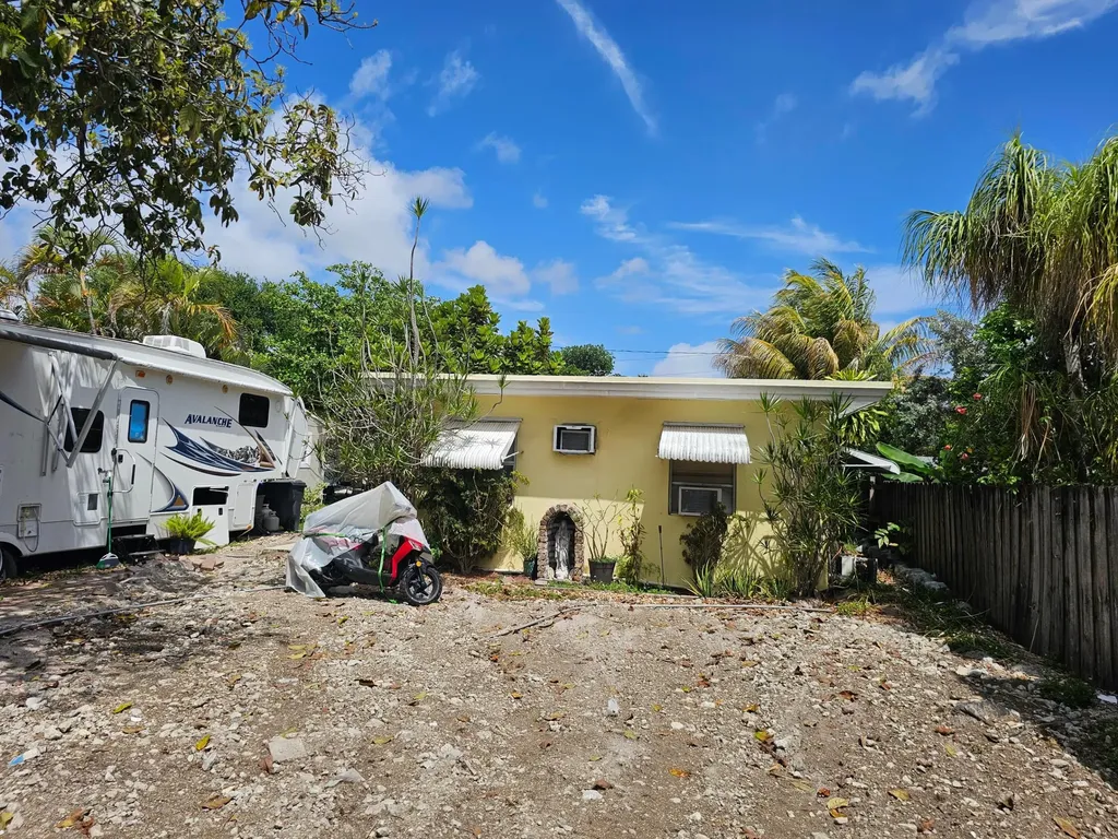 2512 Arthur Street Hollywood FL 33020