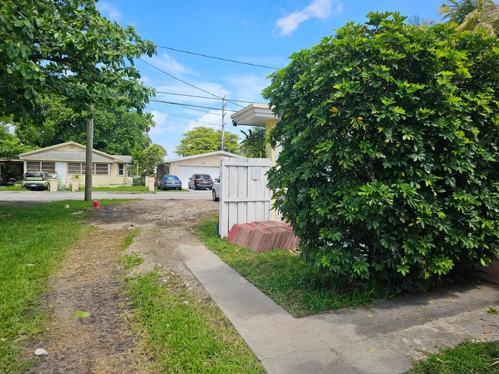 2512 Arthur Street Hollywood FL 33020