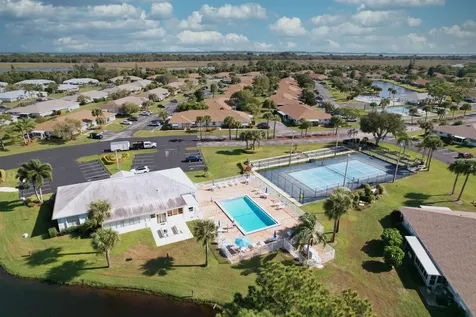 1217 S Lakes End Drive Fort Pierce FL 34982
