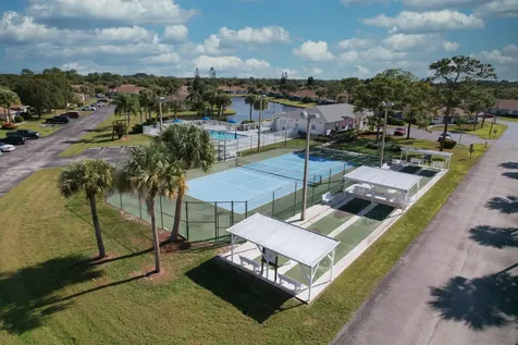 1217 S Lakes End Drive Fort Pierce FL 34982