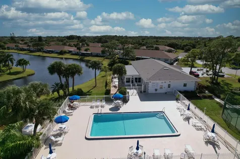 1217 S Lakes End Drive Fort Pierce FL 34982
